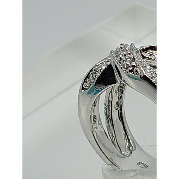 Elegant Vintage Jewelry Sterling Silver Cross-Over Simulated Diamond Ring Size 5 - Picture 8 of 12